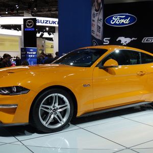 Ford präsentierte den überarbeiteten Mustang auf der IAA in Frankfurt. Neben der optischen Auffrischung bekommt das Pony mehr Leistung und zusätzliche Fahrerassistenzsysteme.