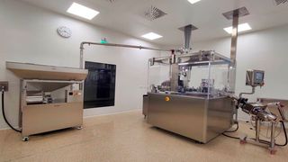 Bei der bei Aenova Münster installierten Kapselabfüllmaschine handelt es sich um eine Planeta 200 mit einer Geschwindigkeit von 100.000 Kapseln/Stunde, die später auf bis zu 200.000 Kapseln/Stunde skalierbar ist. (Bild: MG2)