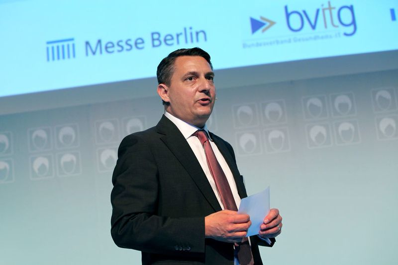 BVITG-Geschäftsführer Ekkehard Mittelstaedt berichtet im Rahmen der Conhit über ein in Dänemark eingeführtes Schema, wonach versorgungsunterstützende Apps über einen Zeitraum von zwei bis drei Jahren abrechenbar sind, bevor anhand der Erfahrungen entscheiden wird, ob es eine Übernahme in die Regelversorgung gibt oder nicht. (Bild: Messe Berlin GmbH)