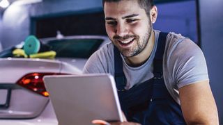 Teilebestellung ist ohne das Internet heute nicht mehr vorstellbar. (Bild: © bernardbodo - stock.adobe.com)