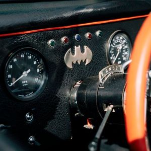 Der Innenraum ist insgesamt in einem guten Zustand und weist keine abgebrochenen Teile oder Risse auf. Der Fernseher und einige Dekoleuchten funktionieren nicht.(Bild:  Fabio Gentili Innocenti)