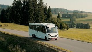 Der Tandem-Achser Dethleffs XL Family I7812-2 ist als vollintegriertes Reisemobil die Ergänzung zum Alkoven-Modell A 7872-2. (Bild: Dethleffs)