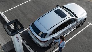 Der Index Elektromobilität untersucht die Länder in den Bereichen Technologie, Markt und Industrie.  (Daimler)