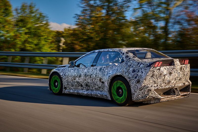 Es dient vielmehr der Abstimmung der neu entwickelten Fahrdynamikregelung. Dafür entwickelt das Antriebssystem bis zu 18.000 Nm Drehmoment. (Bild: Tom Kirkpatrick/BMW AG)