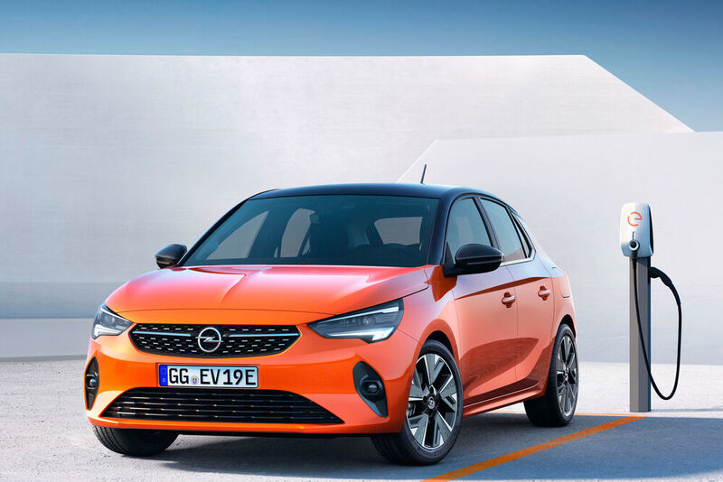 Der E-Corsa kostet 29.900 Euro und verfügt über eine Reichweite von 330 Kilometern. (Opel)