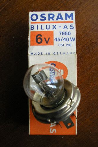 Die zahllosen Unzulänglichkeiten dieser Leuchtmittel beschleunigten den Trend zu elektrischen Lösungen. Osram brachte 1925 eine Zweifadenlampe, die sogenannte „Biluxlampe“ auf den Markt. (Foto: Mib18/Wikipedia/CC BY-SA 3.0)