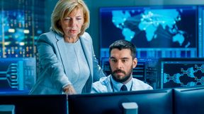 Proofpoint nach fordern Unternehmen von ihren CISOs, KI-Assistenten und öffentliche GenAI-Tools abzusichern und gleichzeitig Innovationen zu ermöglichen, ohne ihnen zusätzliche Ressourcen oder Fachwissen zur Verfügung zu stellen. (Bild: © Gorodenkoff - stock.adobe.com)