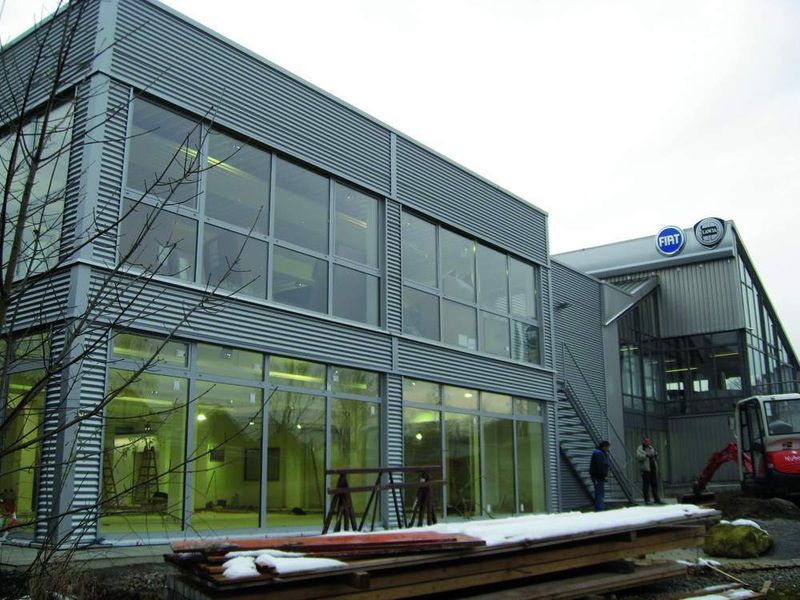 Seit Anfang Dezember ist die AWK-Niederlassung in Regensburg fertig. Mitte Januar 2009 folgt die große Eröffnungsparty für das neue italienische Zentrum mit den Marken Alfa Romeo, Fiat und Lancia in der Bischofstadt. (Archiv: Vogel Business Media)
