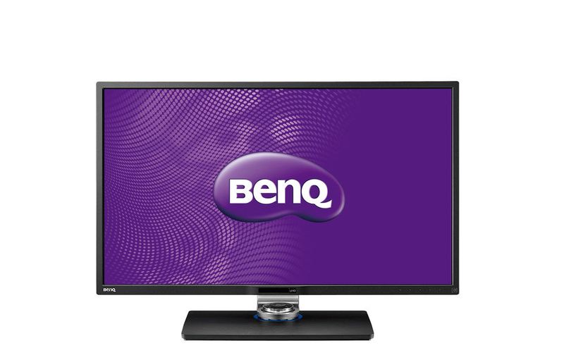Das 32-Zoll-Panel lässt sich beim Benq PV3200PT stufenlos um 130 mm in der Höhe verstellen. (Bild: Benq)