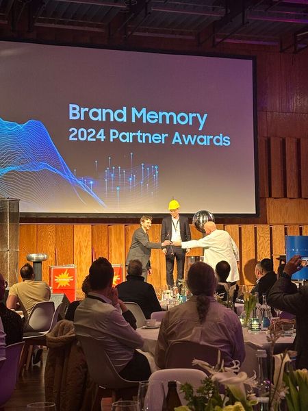 Vorher muss Mirco Lomb (Samsung) die Physik im wahrsten Sinne durchleben. (Bild: Vogel IT-Medien GmbH)