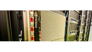 Bei den neuen Computersystemen vom Typ DGX A100 handelt es sich um Hochleistungsserver
mit jeweils acht NVIDIA A100 Tensor Core GPUs. Gemeinsam erbringen die acht Beschleuniger eine Rechenleistung von 5 AI-PetaFLOP/s, also fünf Billiarde Rechenoperationen pro Sekunde.  (Bild: Simon Raffeiner/SCC)