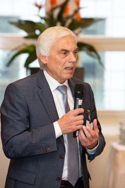 Ralf Armbruster stellte die Herausforderung rund um den DigitalPakt Schule und das die Fortschritte bei der digitalen Bildungsplattform in Baden-Württemberg vor (Gaby Ahnert – Eventfotograf)