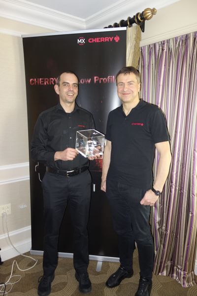 (l.) Michael Schmid und Günter Vogl, Cherry, haben immer den richtigen Beat auf der Tastatur. (Bild: IT-BUSINESS)