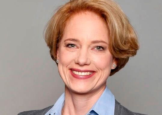 Auch Firmen, die sich bisher vor der Nutzung von Online-Angeboten wie Web-Konferenzen und Home-Office gescheut hätten, würden nun den Wert und die Vorteile digitaler Lösungen erkennen, sagt Maria Christina Bienek, Geschäftsführerin des SEF Smart Electronic Factory e.V.(Bild:  SEF)