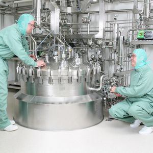 2012 hat die neue Produktionsanlage von Rentschler den Facility of the Year Award in der Kategorie „Equipment Innovation“ erhalten. Bei der Planung und Realisierung mit im Boot war io-consultants. Jetzt baut das Biotech-Unternehmen weiter aus.