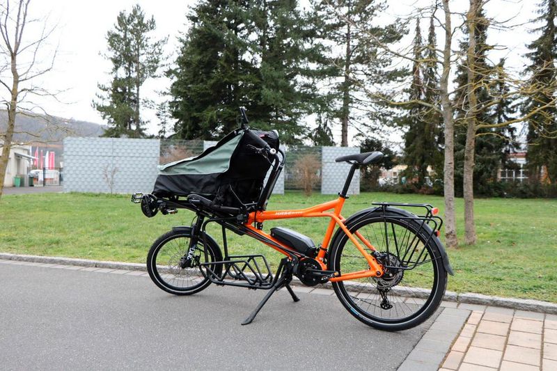 Mit eingeklapptem Lenker und eingeschobenem Vorderbau passt das Pino seit 2020 sogar auf jeden herkömmlichen Heck-Fahrradträger. In dieser Größe ist auch die Unterbringung im Keller oder Fahrradraum kein Problem mehr. (Bild: Ute Drescher - konstruktionspraxis)