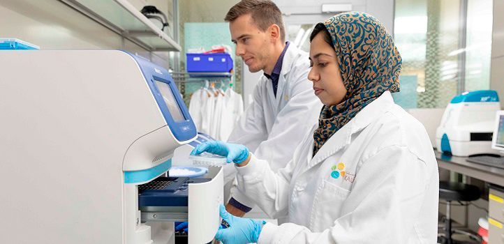 Michael Margineanu (left),  Hanan Mamood (right) and colleagues have identified genes that may assist with developing novel therapeutic targets for neurodegenerative diseases, such as Alzheimer's disease.  (Helmy H. Alsagaff/ Kaust)
