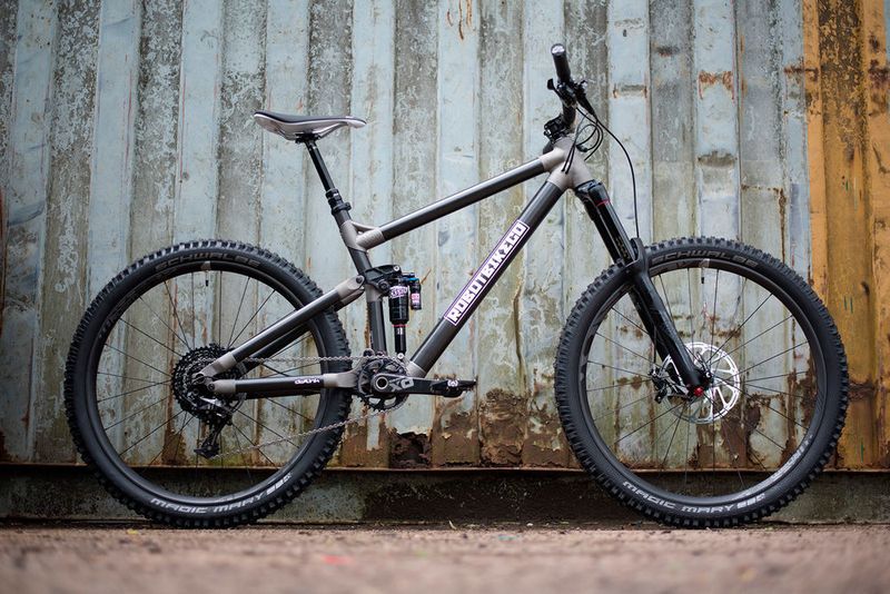 Bei der Entwicklung des High-end-Mountainbikes kamen die neuesten Design- und Fertigungstechniken zum Einsatz. (Robot Bike)