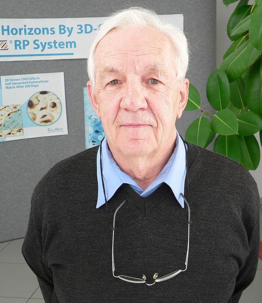Bild 4: „Ohne Proto Labs hätten wir es nie so schnell und kostengünstig geschafft, einen voll funktionsfähigen Bioreaktor vorzustellen, der den strengen Anforderungen der Zulassungsbehörden entspricht“, Prof. Dr. Hans Hoffmeister, Geschäftsführer von Zellwerk (Bild: Proto Labs)