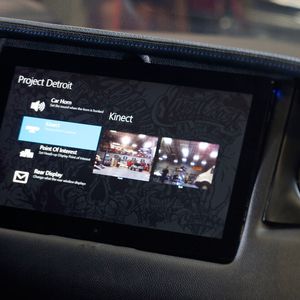 Der Mustang hat Kinect integriert.
