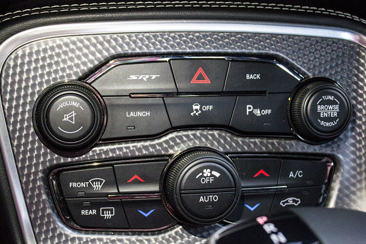 Per Knopf auf dem Zündschlüssel lässt sich der Hellcat für bestimmte Fahrer einbremsen. (Foto: Ampnet / Jeff Jablansky)