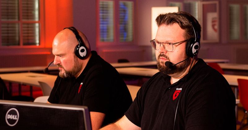 Höchste Konzentration: die Moderatoren Matthias Koll und Markus Koscielny (G Data)