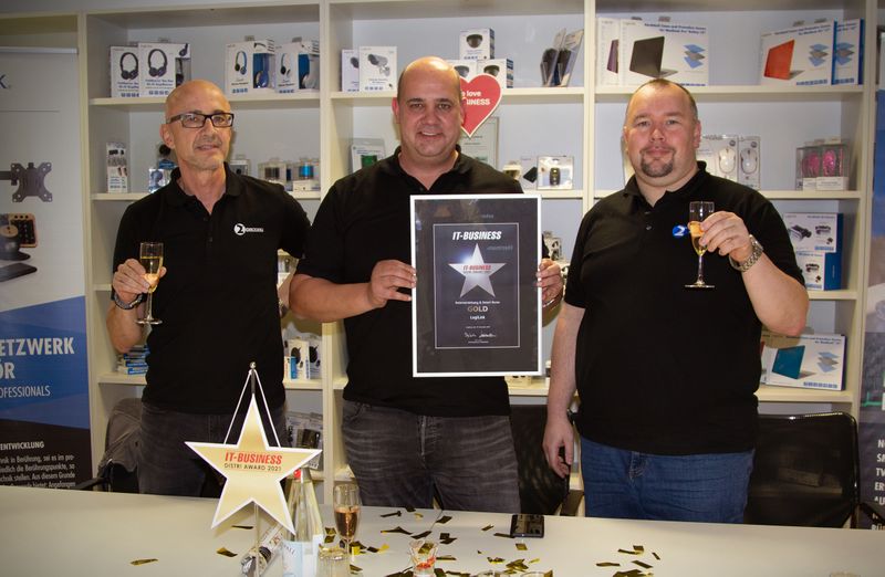 Das Team LogiLink, (v. l.) Jürgen Michels, Sven Kilian und Marcus Grüter, holen GOLD in der Kategorie 