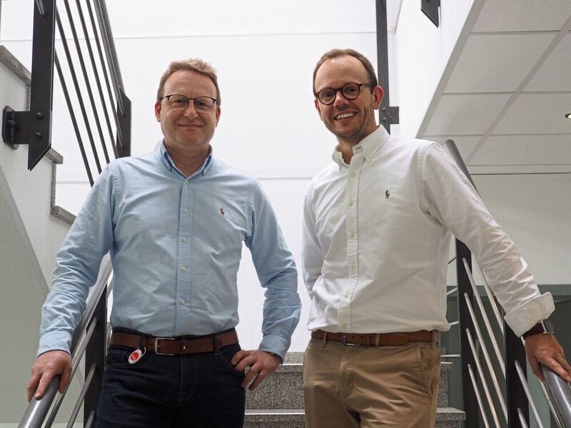 Stefan Becker (links) ist seit Anfang Juli Geschäftsführer der Fastems Systems GmbH und leitet seither  gemeinsam mit Heikki Hallila (rechts) das Unternehmen. (Fastems)