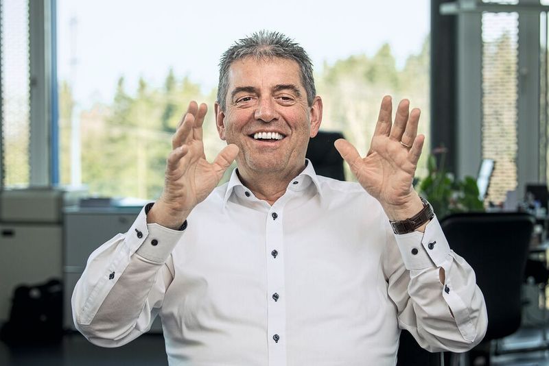 «In der Branche kursiert der Spruch: ‹Wenn es der Schmobi nicht hat, dann kannst du aufhören zu suchen.› Das ist ein Riesenkompliment, aber auch eine Verpflichtung.» P. Breitenmoser, CEO, Schmobi AG (Bild: Thomas Entzeroth)