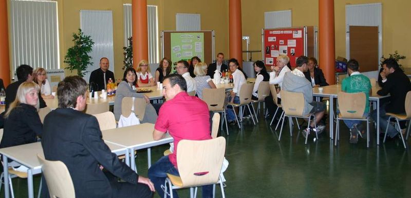 Im Anschluss tauschten sich die Gäste noch über Erfahrungen und Zukunft des Berufs aus. (Archiv: Vogel Business Media)