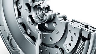 Mit ausgeklügelter Antriebstechnik wird am Verbrauch gespart. Downspeeding, das Fahren im so genannten Drehzahlkeller, gehört zum Sparprogramm – ein Trick hierbei heißt Fliehkraftpendel. (Foto: Schaeffler)