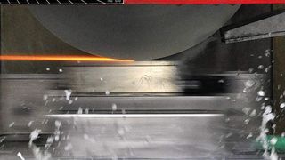 Mit dem abgebildeten Prototyp sind beim Schnellhubschleifen Werkstückgeschwindigkeiten von bis zu vft = 200 m/min bei Beschleunigungen von bis zu aft = 50 m/s² möglich.Bilder: PTZ Berlin (Archiv: Vogel Business Media)
