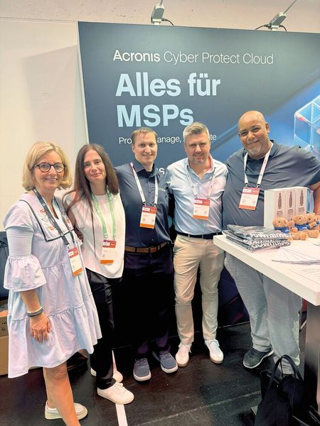 Gemeinsam für Cyber Protection: das Acronis-Team mit Markus Fritz (2. v. r.) (Bild: Vogel IT-Medien GmbH)