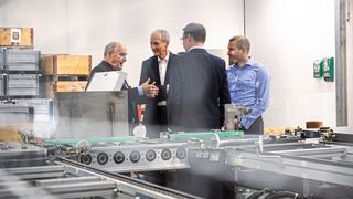 Im Gespräch: Grob und Mandatec freuen sich jedes Mal aufs Neue auf einen direkten Austausch. (Bild: Grob)