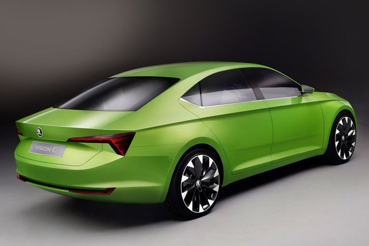 Der Vision C trägt scharf geschnittene Kanten auf der Karosserie ... (Foto: Skoda)