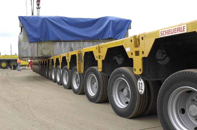 Beladen wog der Spezialtransporter 355 t. (Archiv: Vogel Business Media)