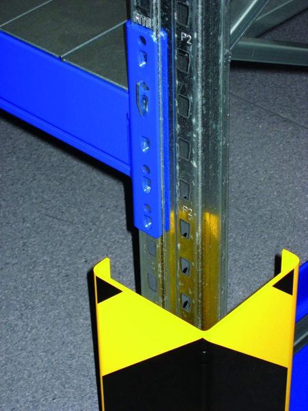 Traversen (blau) und Profilstützen fertigt Bito mit zwei nagelneuen Profilieranlagen von Gasparini am Standort Meisenheim. Bild: Kuhn (Archiv: Vogel Business Media)