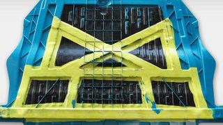 Mit Celstran CFR-TP Composites verstärkter Autounterboden. (Bild: Ticona)