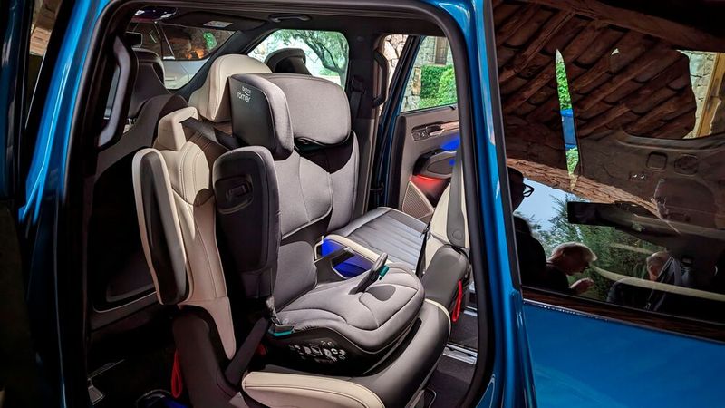 Das ist besonders praktisch, wenn Kinder einsteigen sollen. (Bild: Rosenow – VCG)