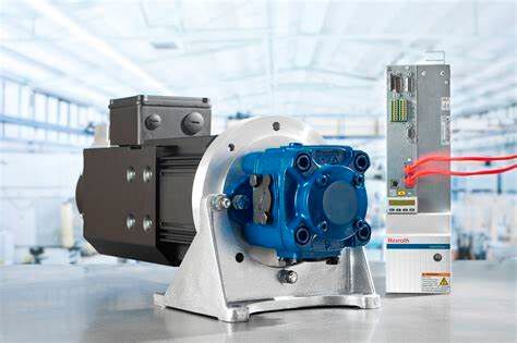Bosch Rexroth wird auf der kommenden Euroblech in Hannover einen Schwerpunkt auf seine „intelligente“ und vernetzbare Hydraulik legen. Warum solche Systeme immer wichtiger werden, verrät das Unternehmen hier schon vor dem Messestart am 25. Oktober. Bosch Rexroth wird auf der kommenden Euroblech in Hannover einen Schwerpunkt auf seine „intelligente“ und vernetzbare Hydraulik legen. Warum solche Systeme immer wichtiger werden, verrät das Unternehmen hier schon vor dem Messestart am 25. Oktober.