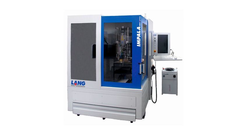Die Lang Impala 400express nutzt in den drei Bewegungsachsen das integrierte Wegmesssystem IMS. Der Verzicht auf Sperrluft und Peripherie erhöht die Wirtschaftlichkeit der Präzisionsmaschine.(Bild:  Lang)