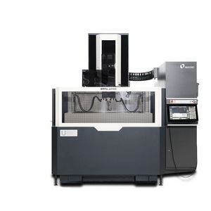 Makinos aktualisierte Präzisions-Drahterodiermaschine für grosse Bauteile.