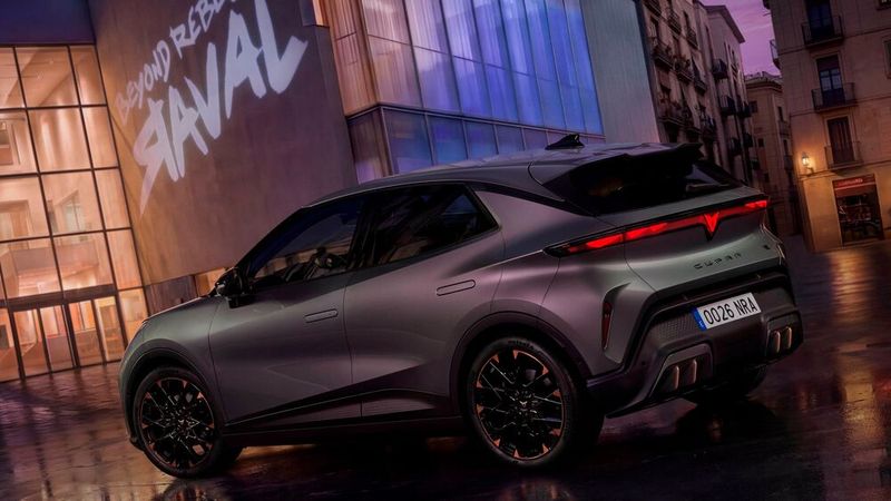 Die Türgriffe sind beim Raval versenkt, was für eine glattere Optik der Flanken sorgt. (Bild: Cupra)