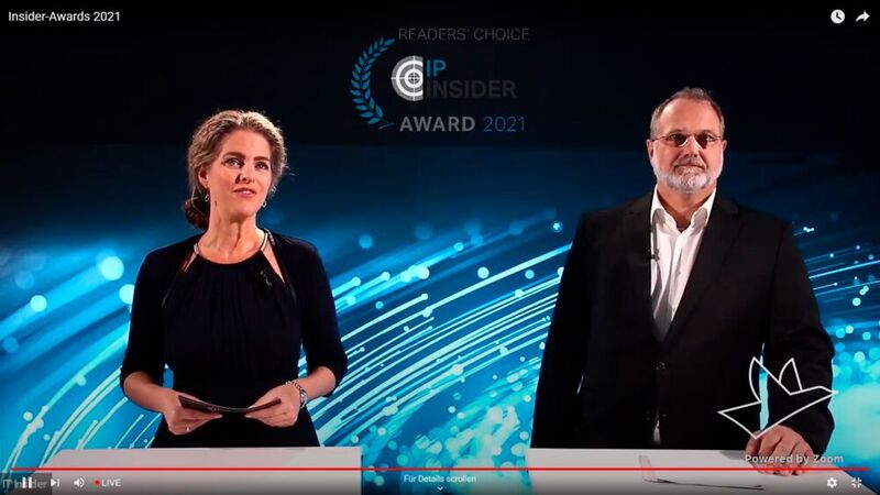Vogel-IT-Moderatorin Margit Lieverz und Chefredakteur Andreas Donner eröffnen die Verleihung der IP-Insider-Awards. (Vogel IT-Medien)