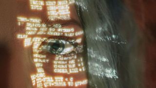 Developer kennen ihren eigenen Code am besten, deshalb kann es sinnvoll sein, dass sie ihn auch selbst testen. (Bild: cottonbro studios)