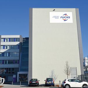 … im Fuchs-Schmierstoffe-Vertriebszentrum in Mannheim statt.(Bild:  Michel / »kfz-betrieb«)