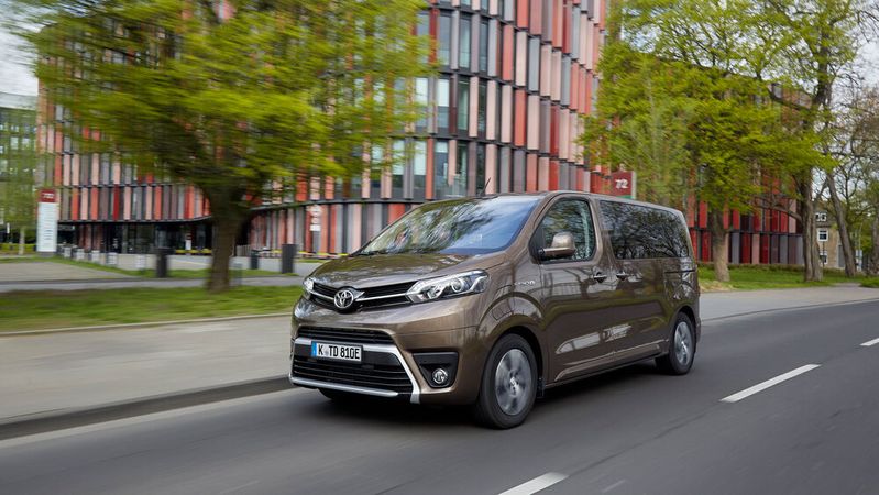 Rückruf der Transporter Proace und Proace Verso von Toyota: Der Austausch des Zahnriemens nehme knapp drei Stunden in Anspruch.(Bild:  Toyota Deutschland GmbH)