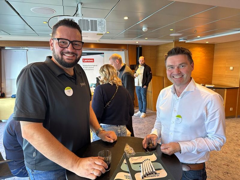 Teilnehmer der KI-Kreuzfahrt (v.l.): Manuel Hahs (HAHS.IT GmbH & Co. KG) und Markus Funk (CyCOM Computer GmbH)  (Bild: Synaxon)