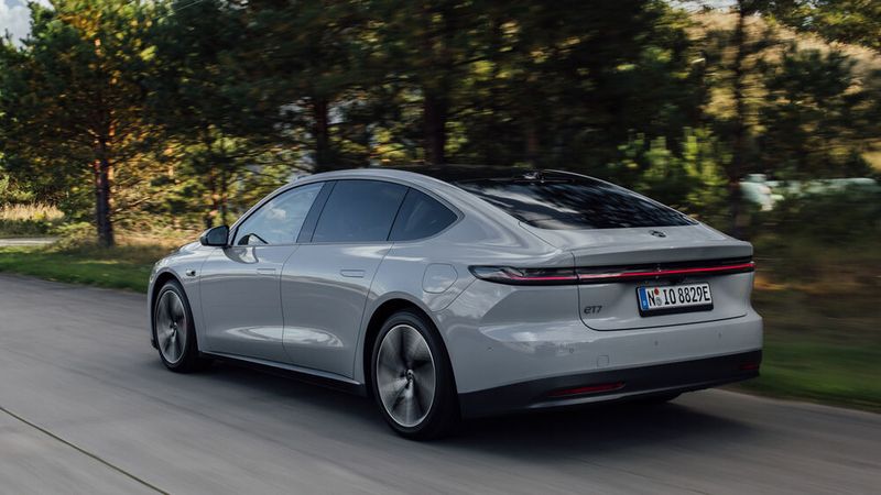 Zwar ist der ET 7 eine angenehme Reiselimousine, allerdings ist der nicht erweiterbare Kofferraum recht klein und zudem tief und flach. (Bild: Nio)