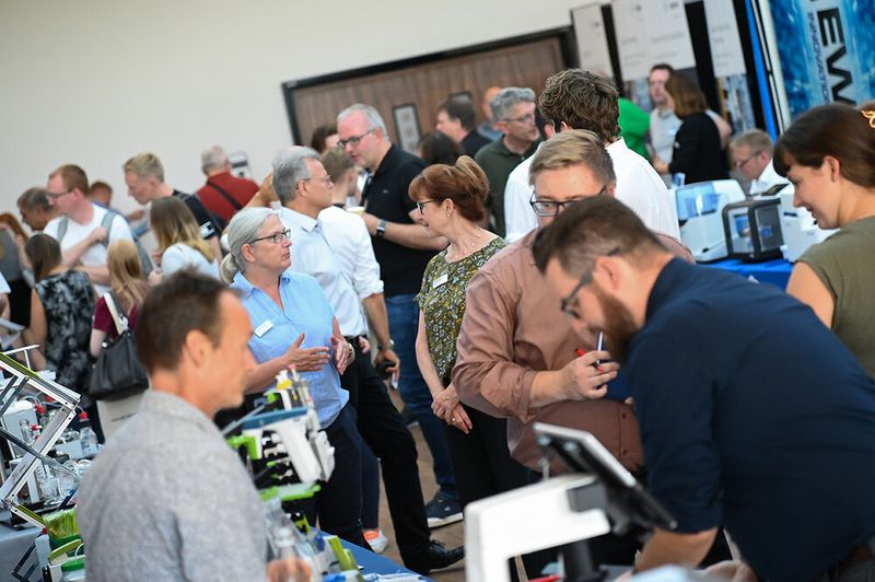 Gespräche an den Ständen der Aussteller sind ein häufig genannter Besuchsgrund.
 
Mehr Infos zu den kommenden LAB-SUPPLY-Messen finden Sie auf www.lab-supply.info (Bild: Stefan Stark)